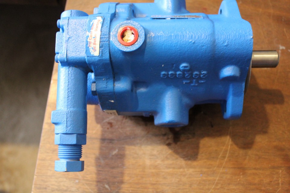 VICKERS PVB5-RSY-40-C-12 Hydraulic Axial Piston Pump - 5 gpm @ 1800 ...